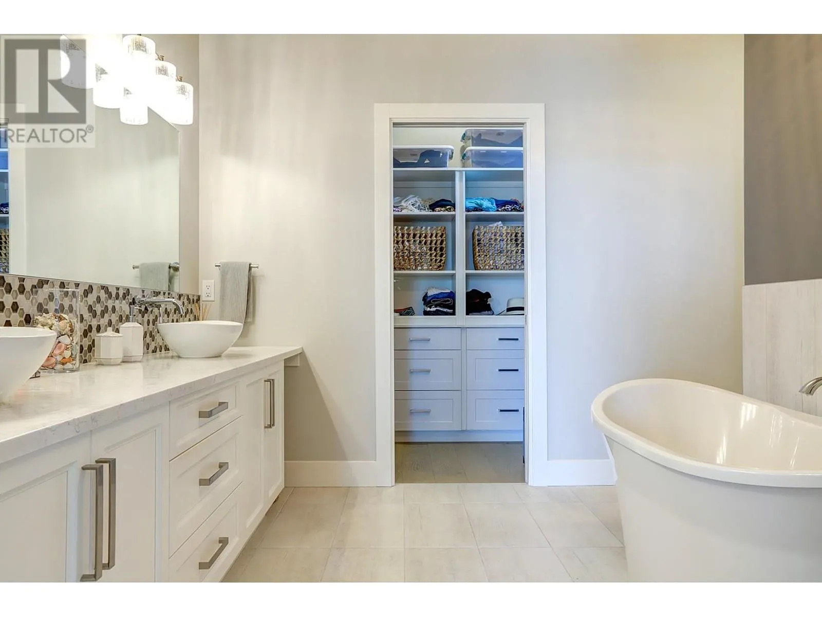 7716 Okanagan Hills Boulevard Unit# 2