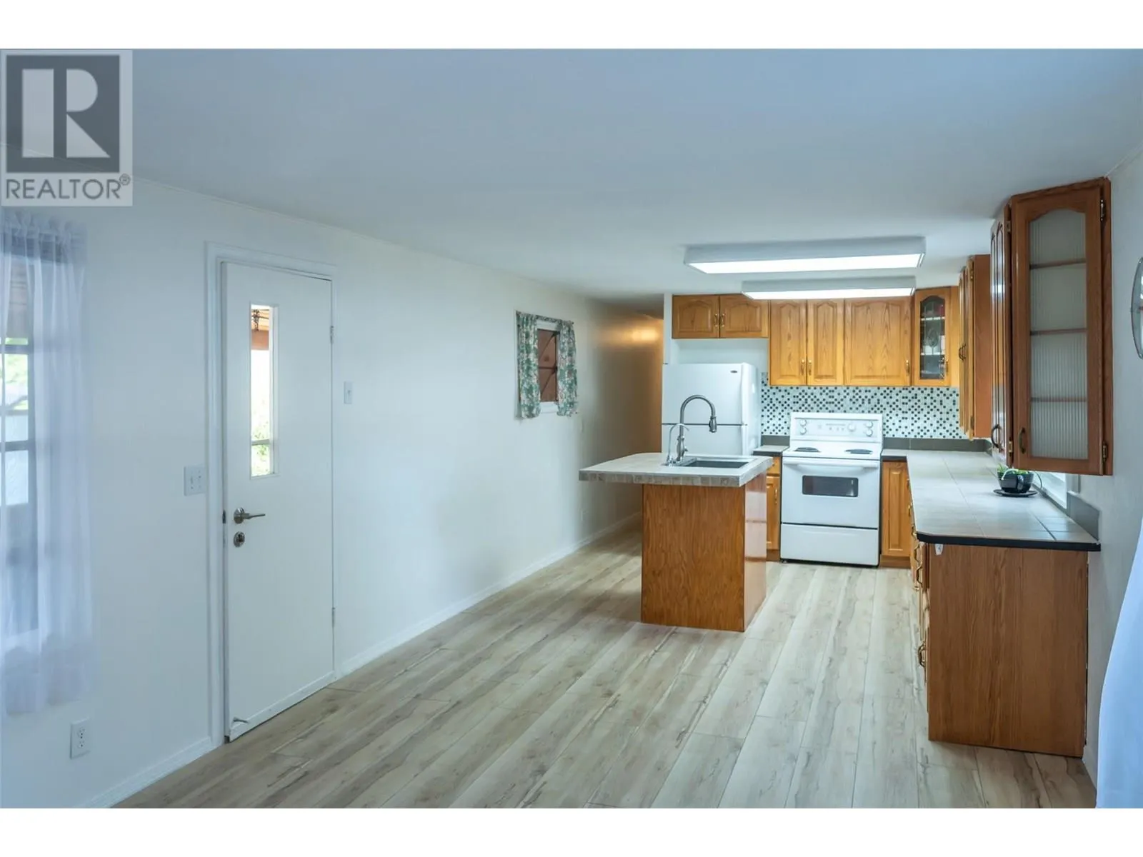 4505 McLean Creek Road Unit# E8