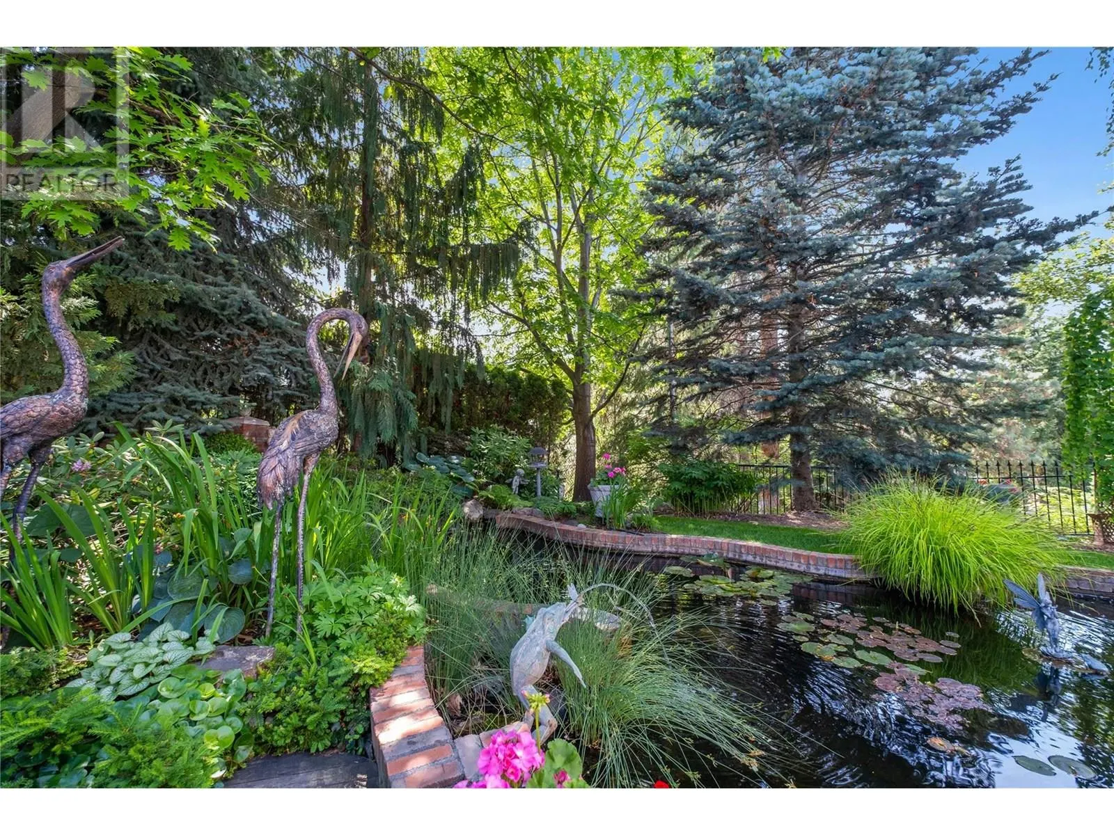 2087 Lillooet Court