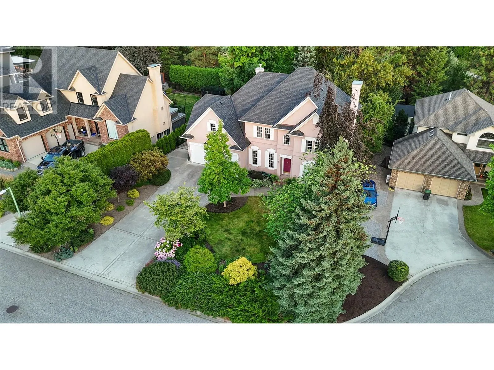 2087 Lillooet Court