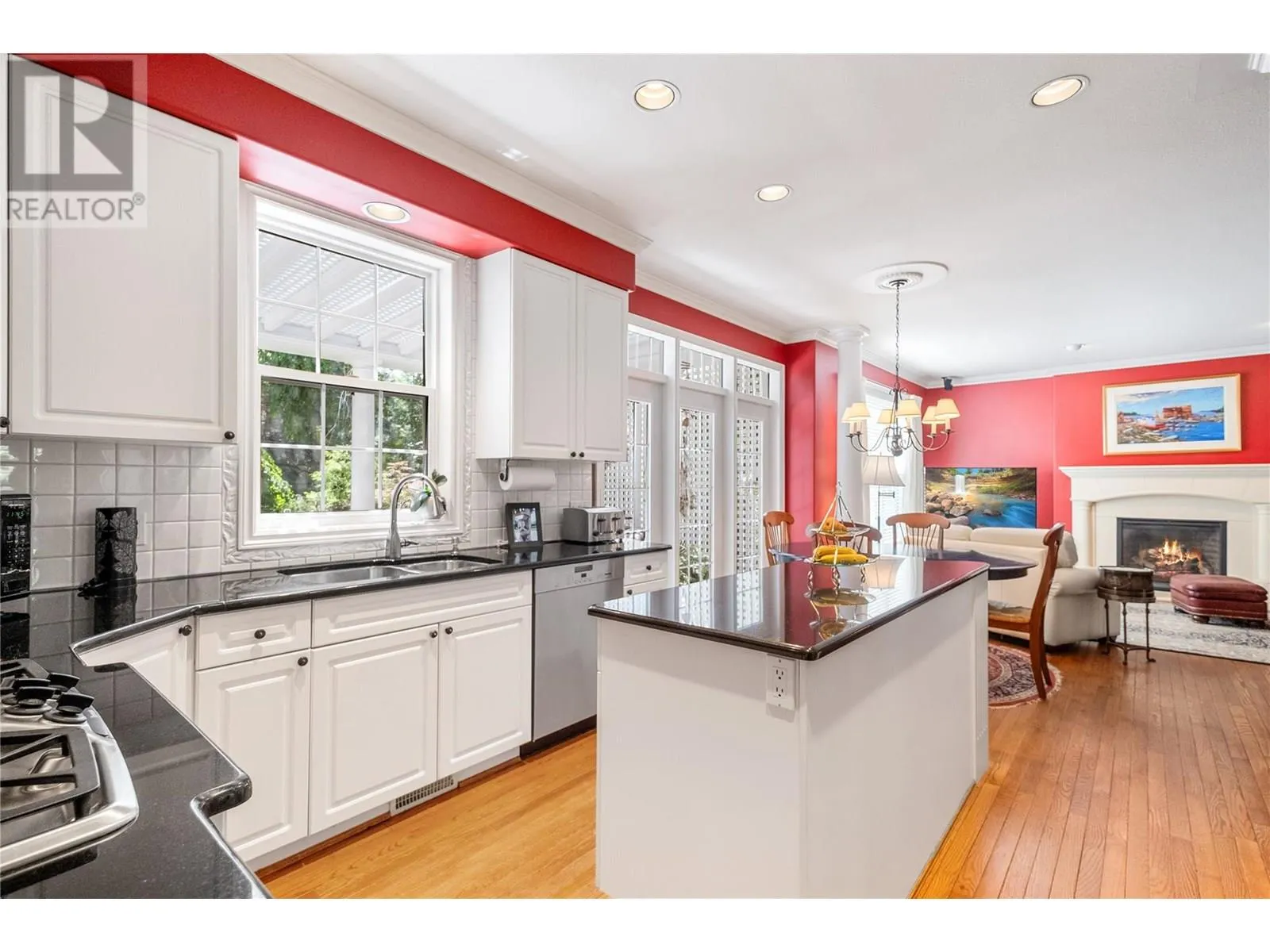 2087 Lillooet Court