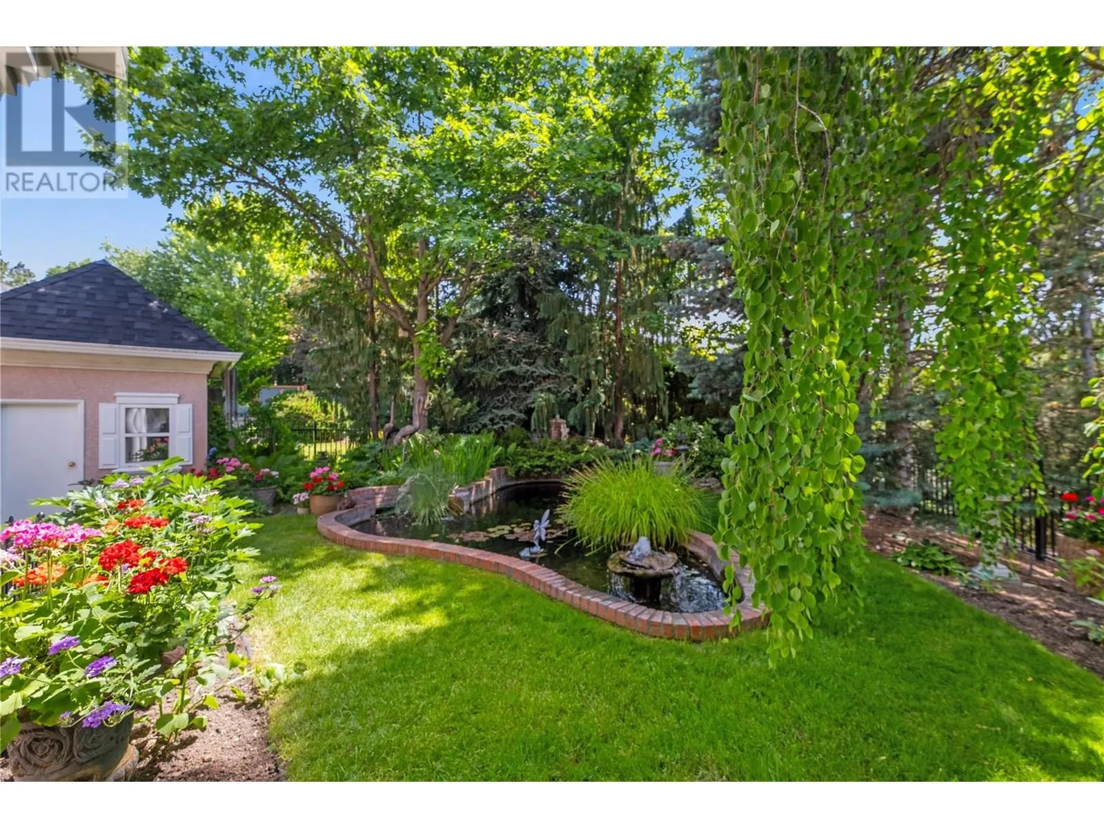 2087 Lillooet Court