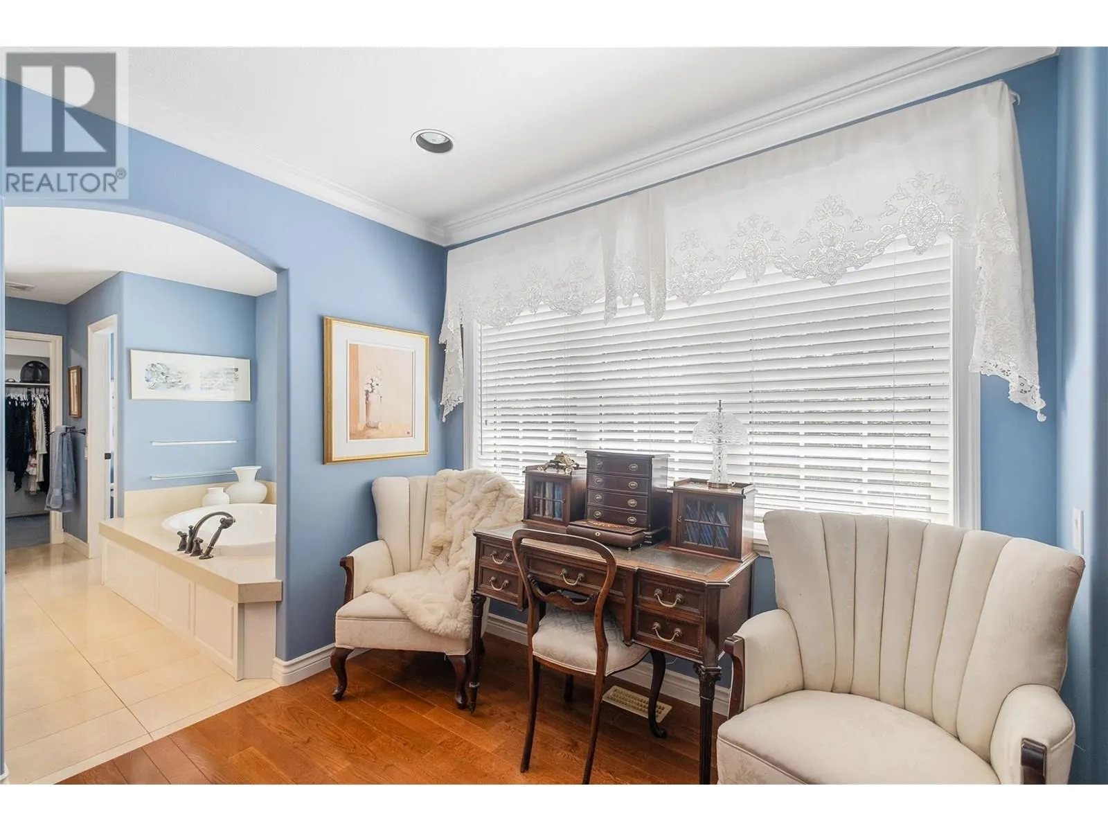 2087 Lillooet Court