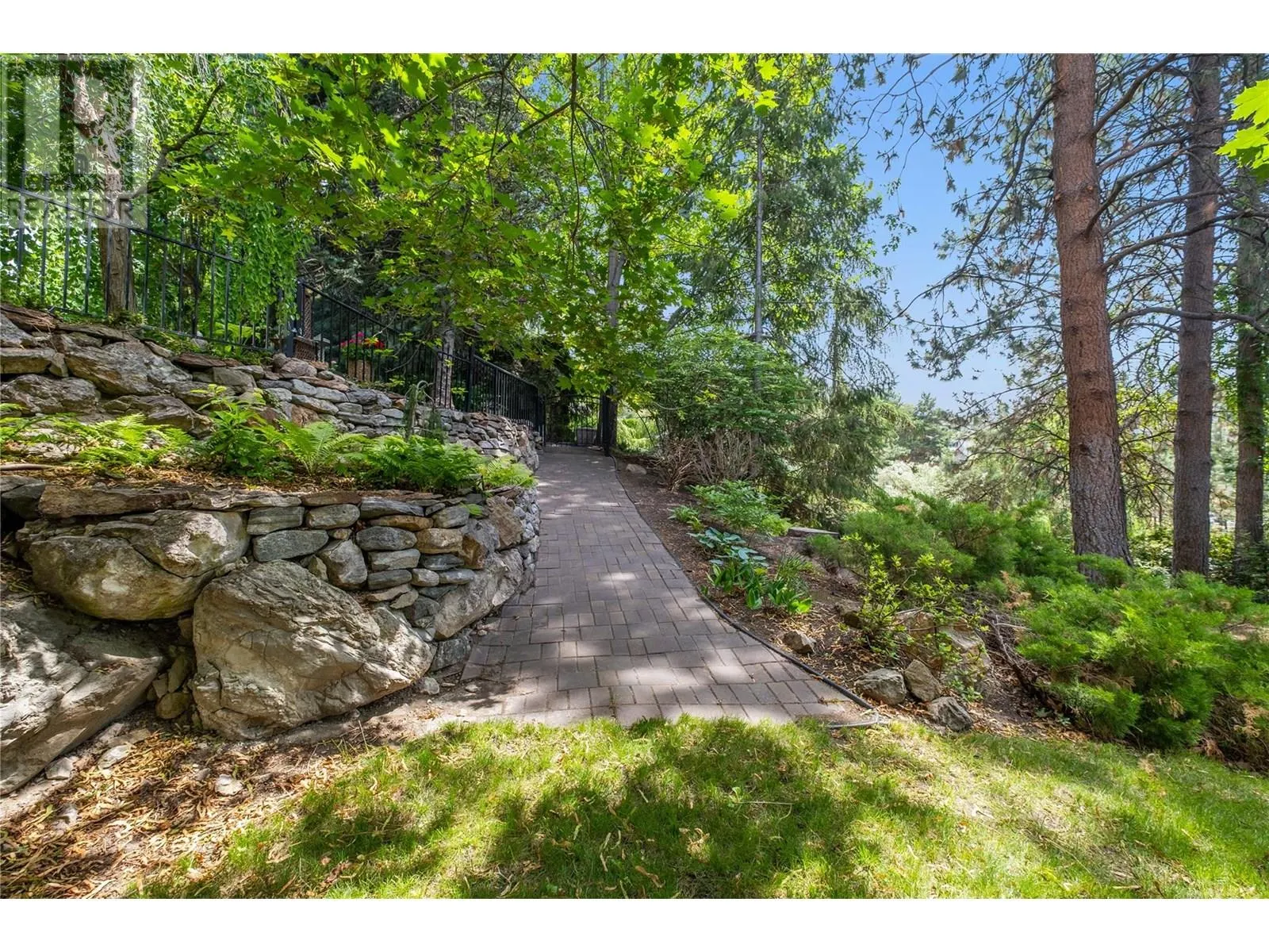 2087 Lillooet Court