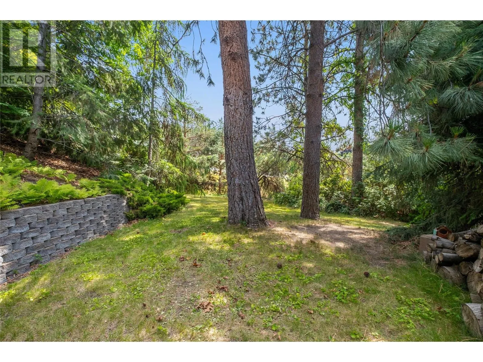 2087 Lillooet Court