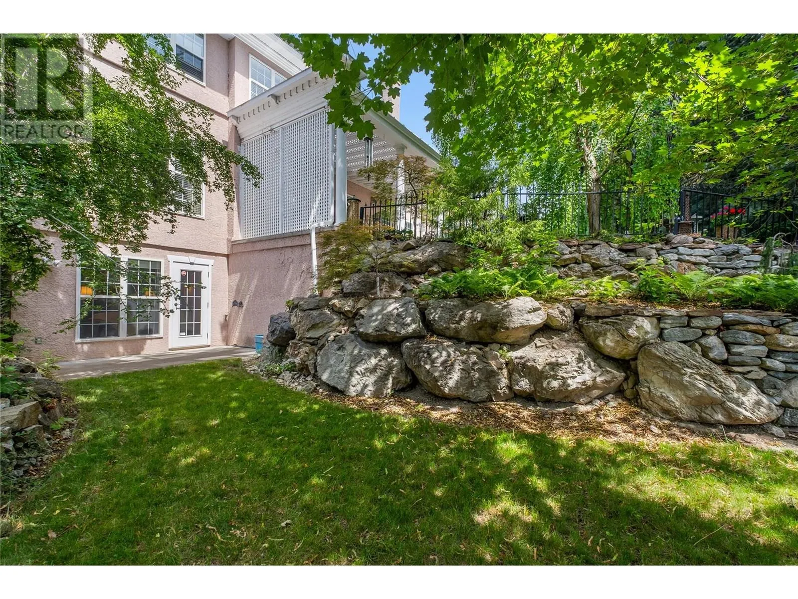 2087 Lillooet Court