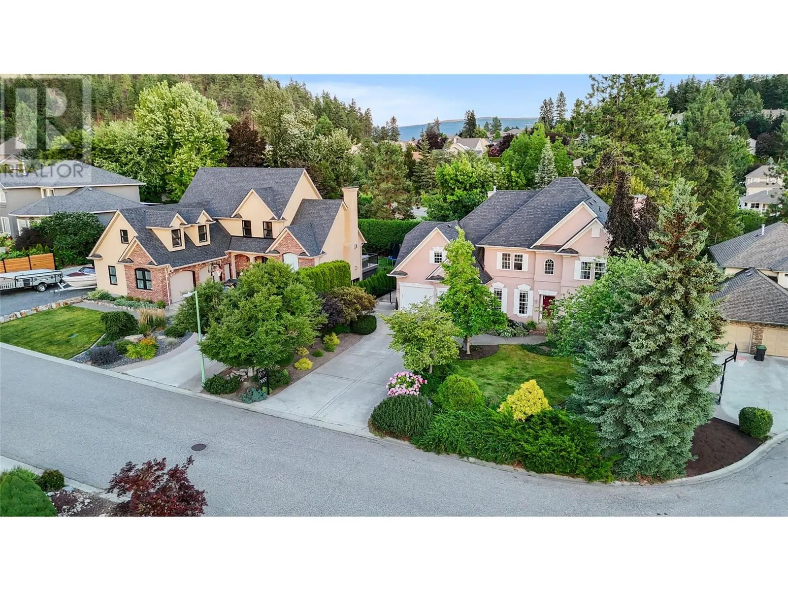 2087 Lillooet Court