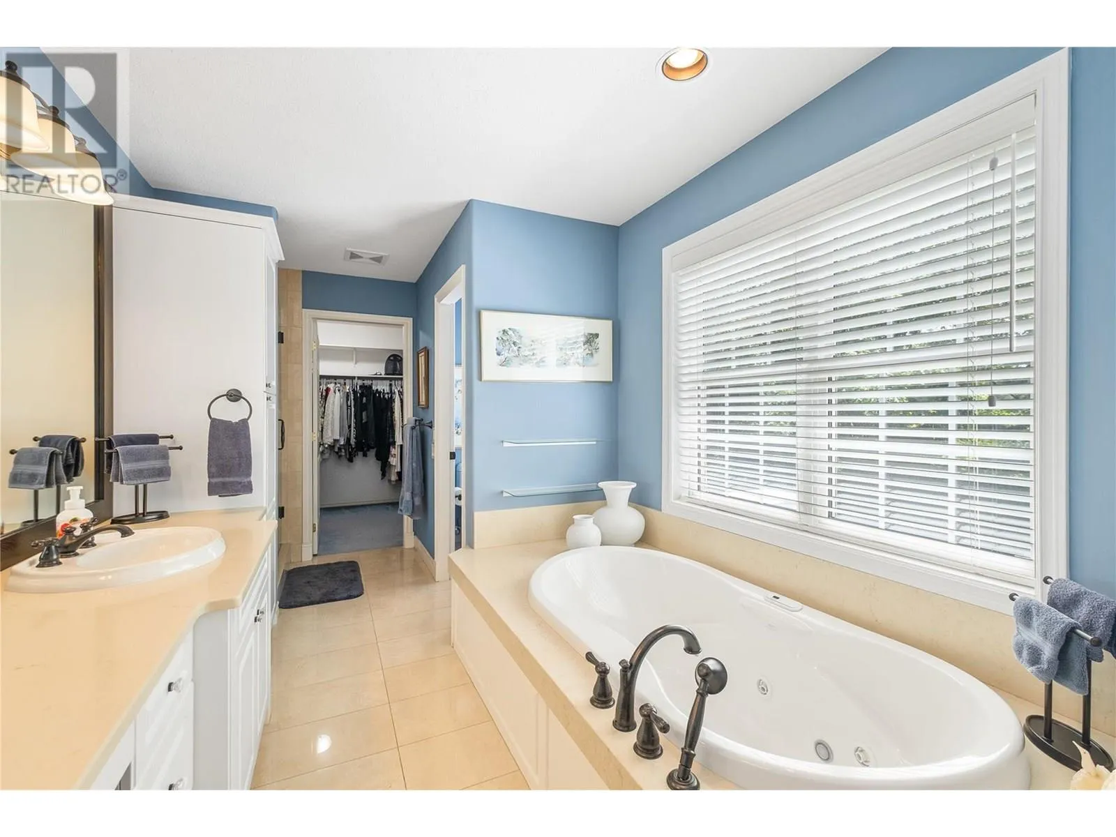 2087 Lillooet Court