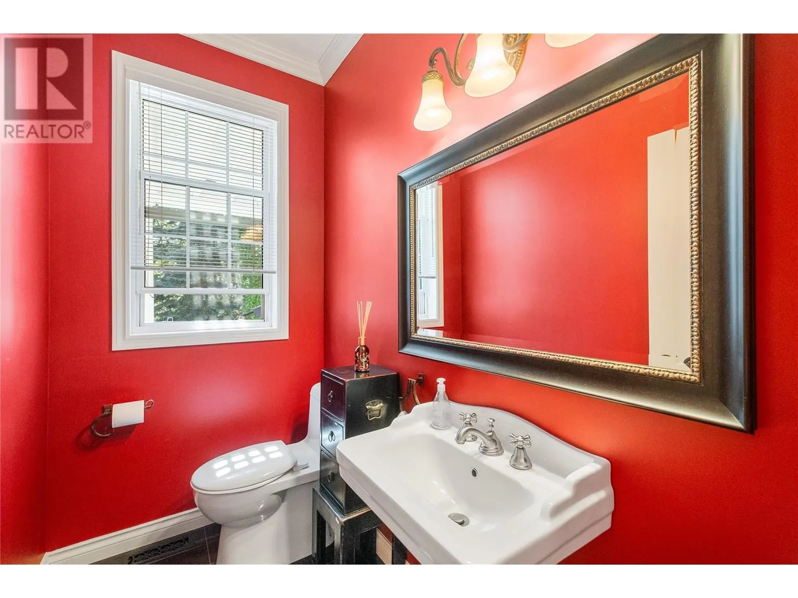 2087 Lillooet Court