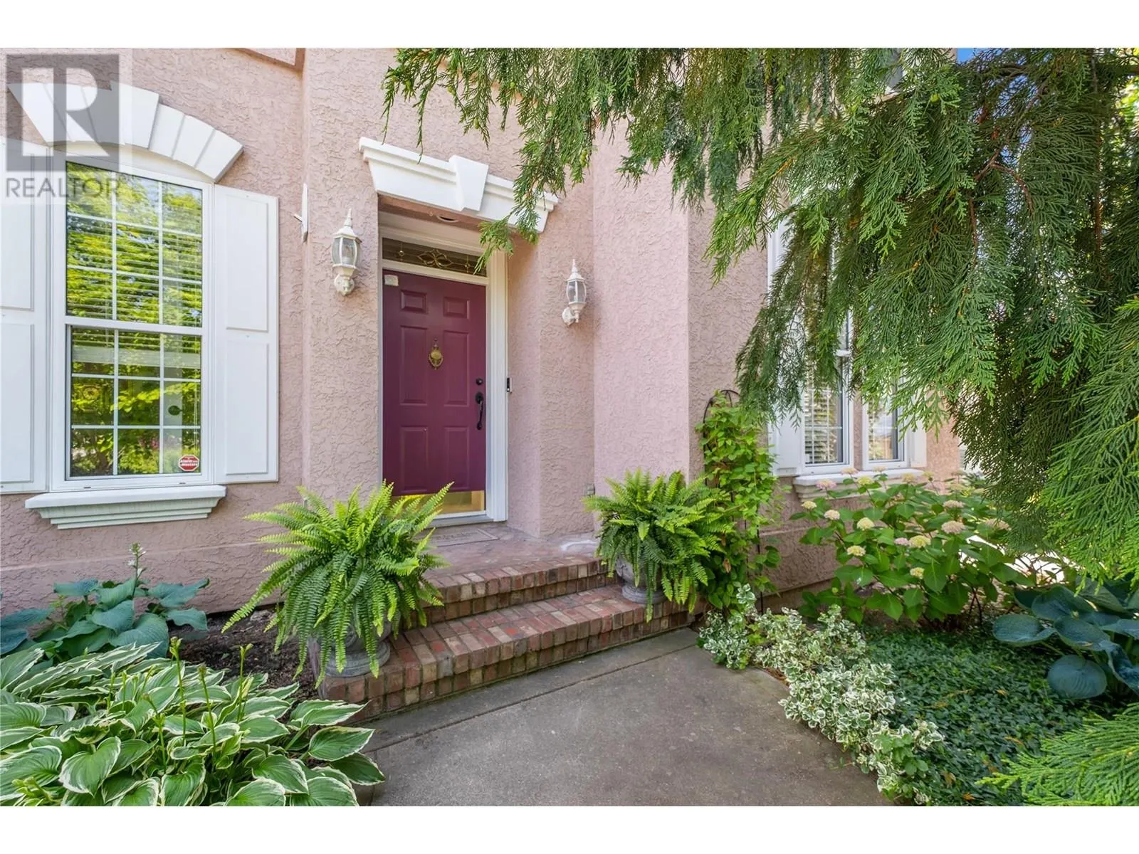 2087 Lillooet Court