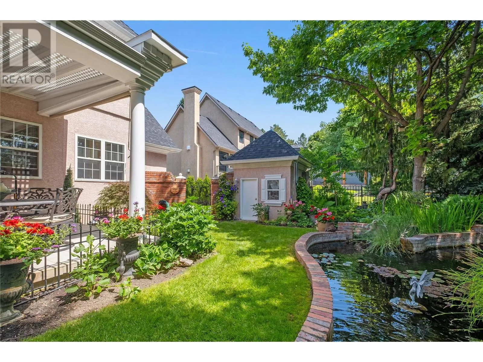2087 Lillooet Court