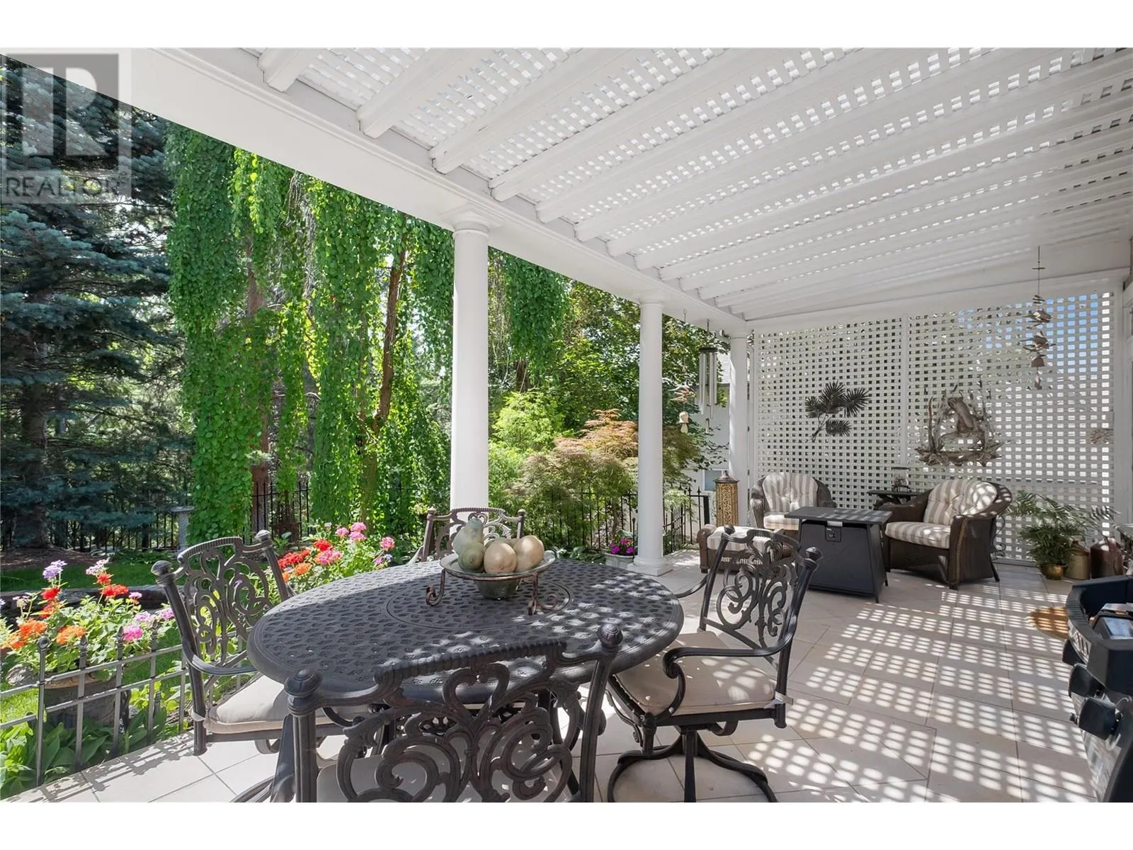2087 Lillooet Court