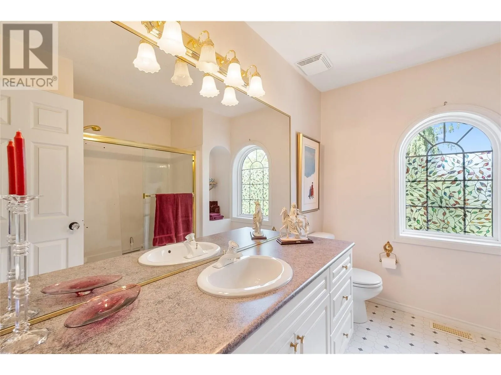 2087 Lillooet Court