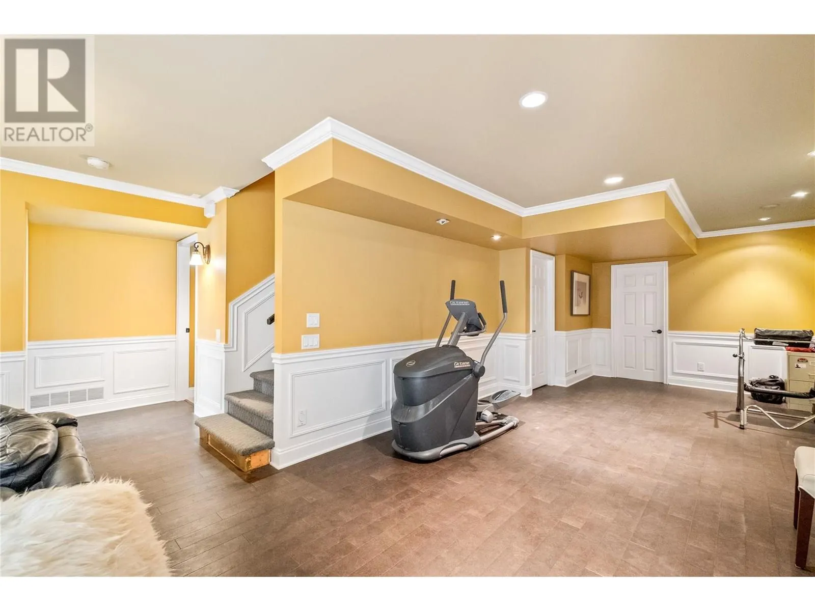 2087 Lillooet Court
