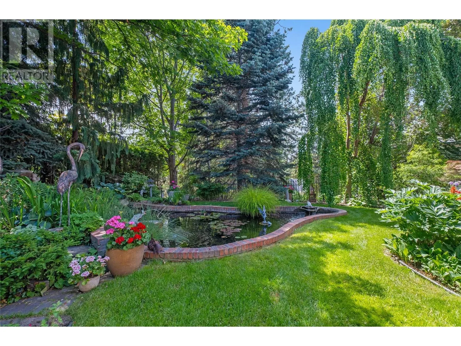 2087 Lillooet Court