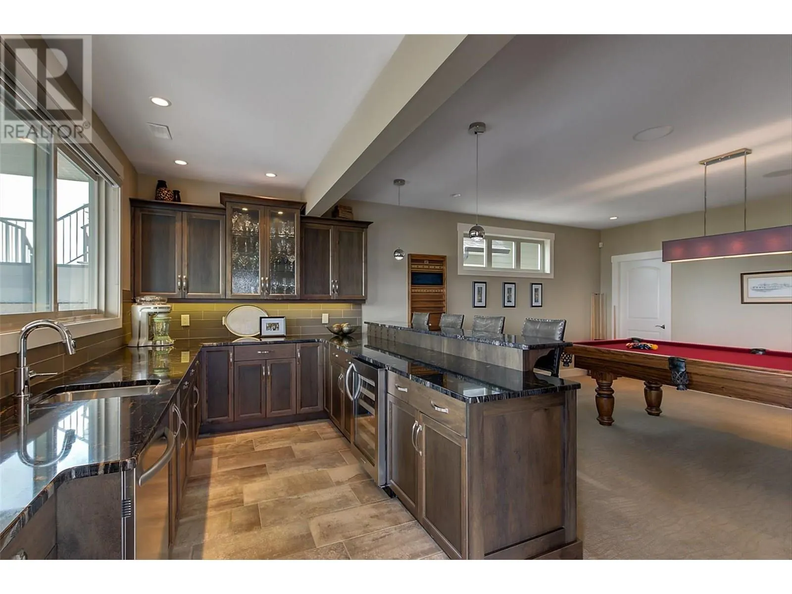 440 Lakepointe Drive