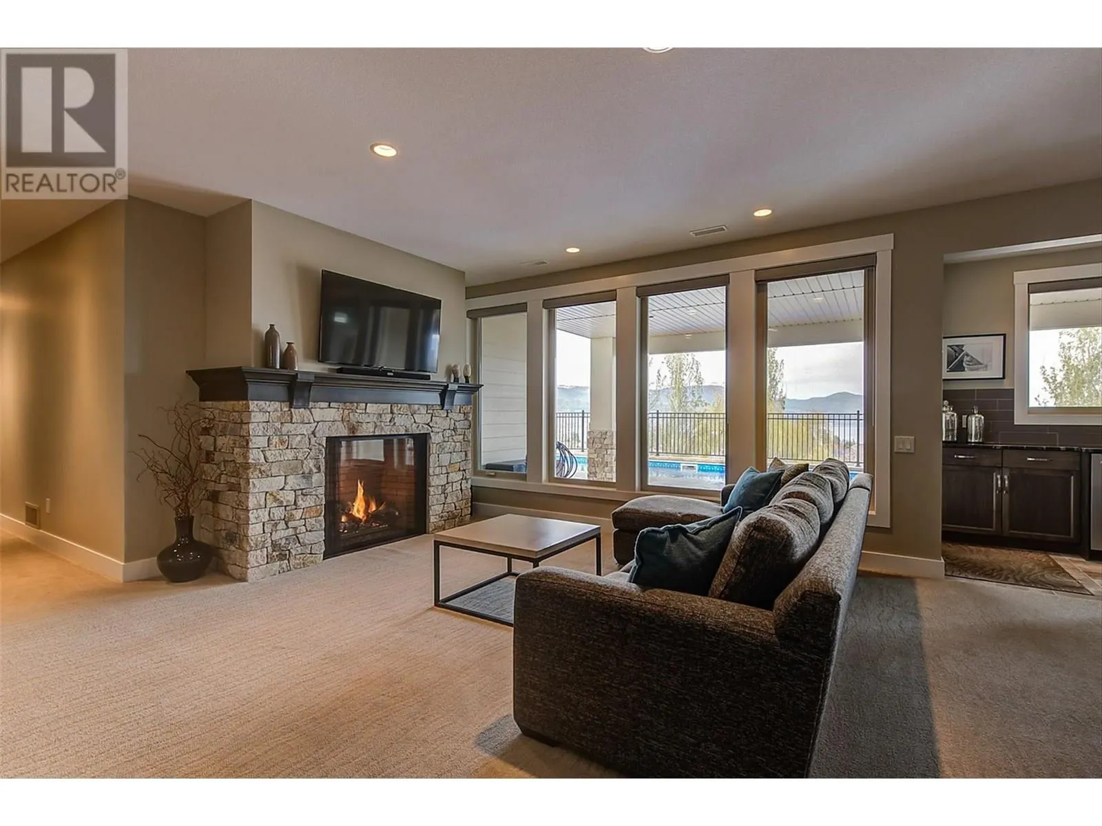 440 Lakepointe Drive