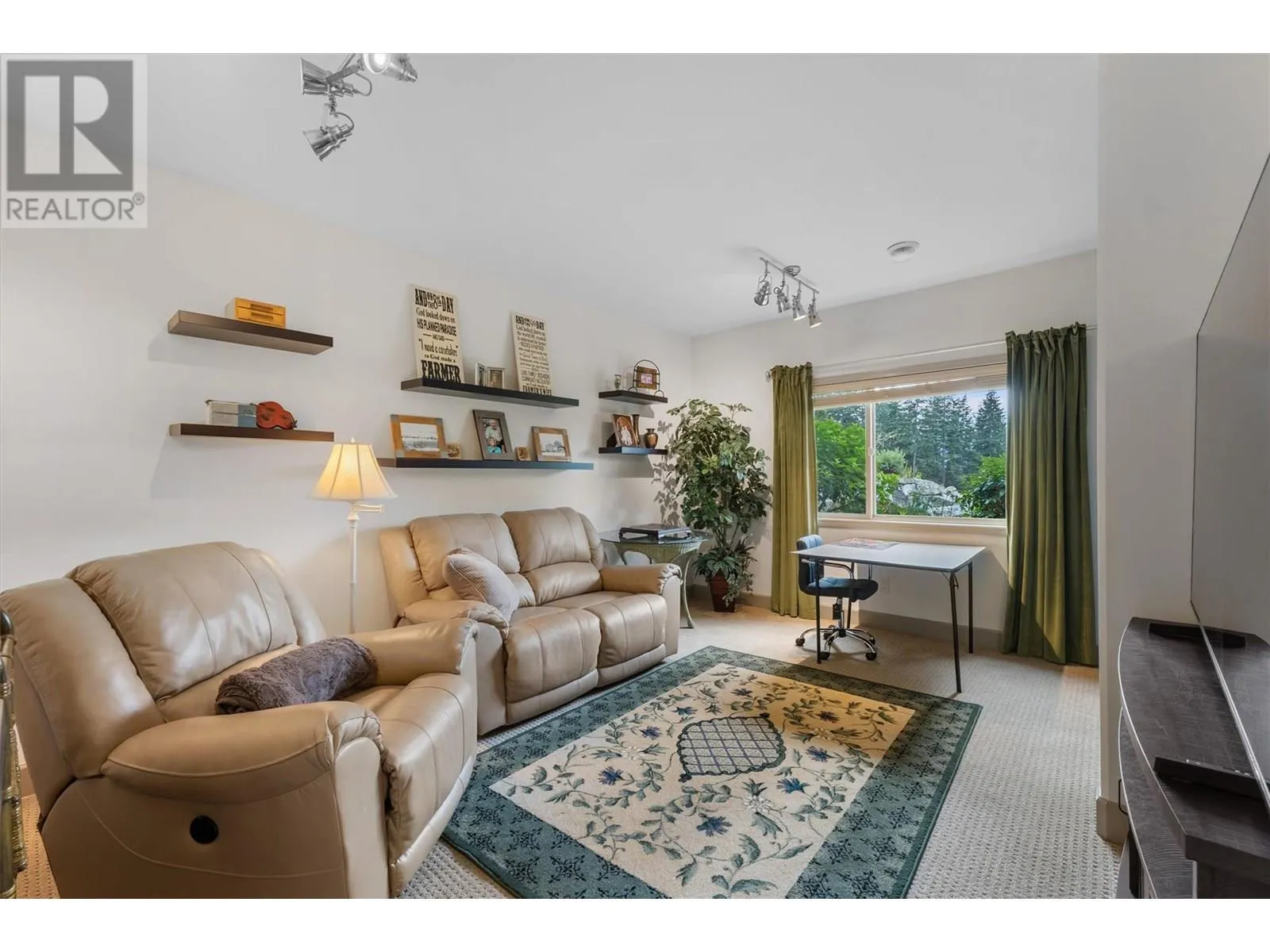 3428 Camelback Drive