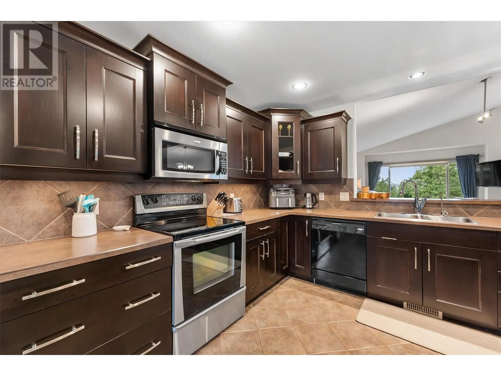 3428 Camelback Drive
