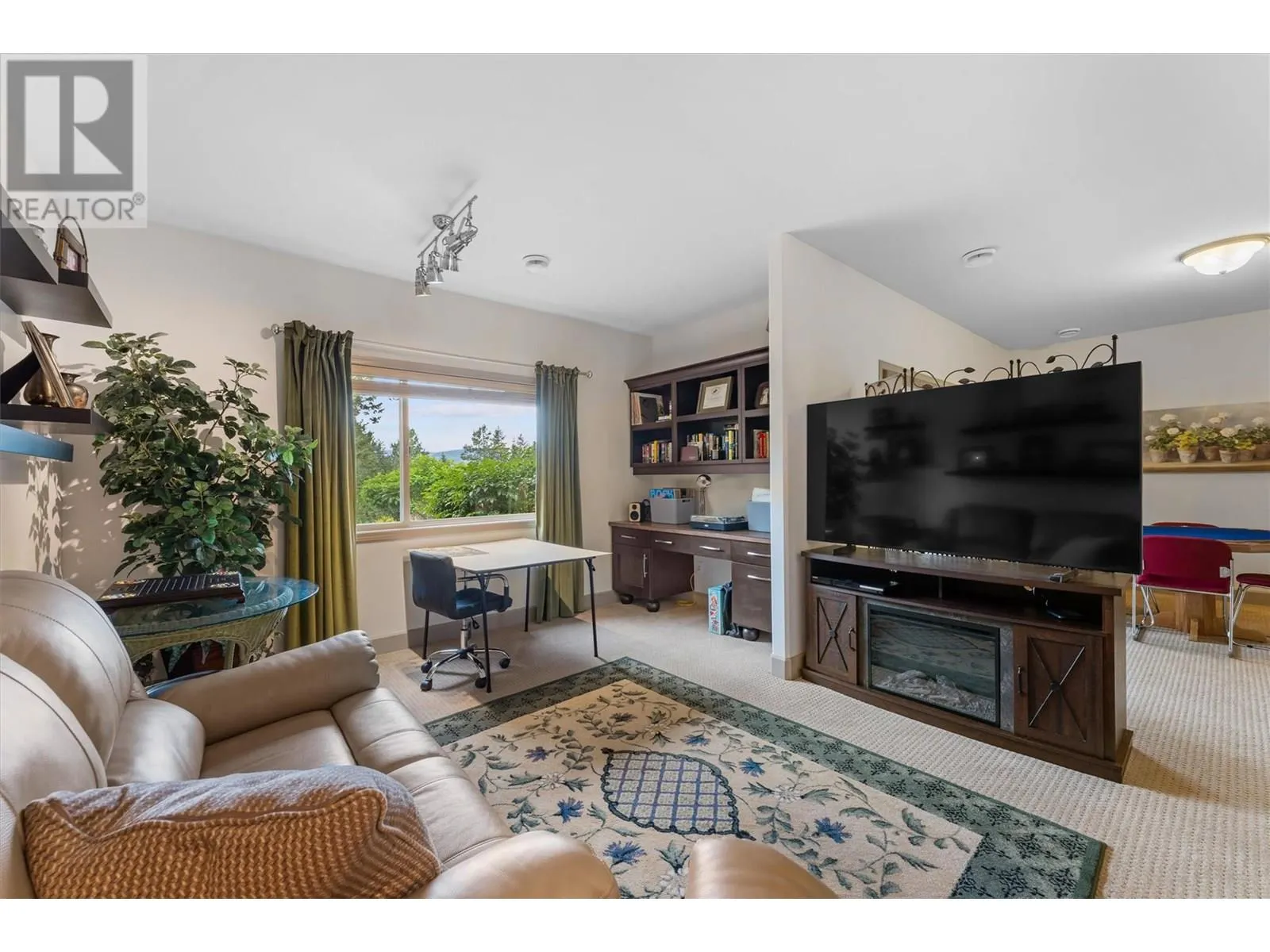 3428 Camelback Drive