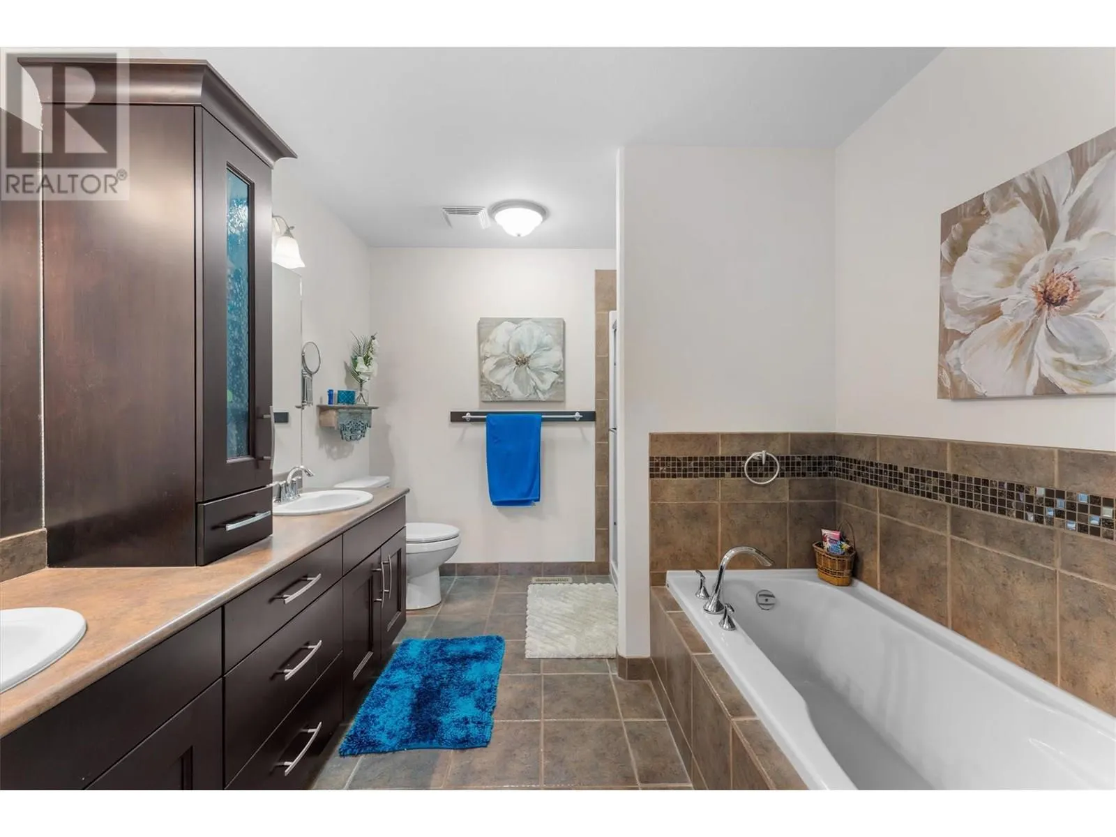 3428 Camelback Drive