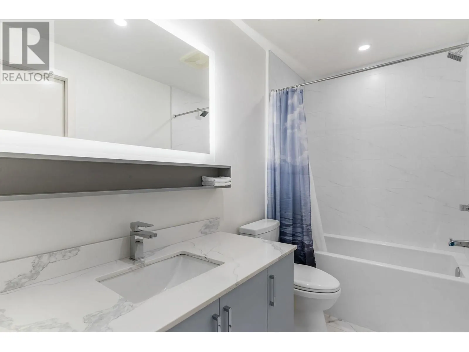 880 Saucier Avenue Unit# 207