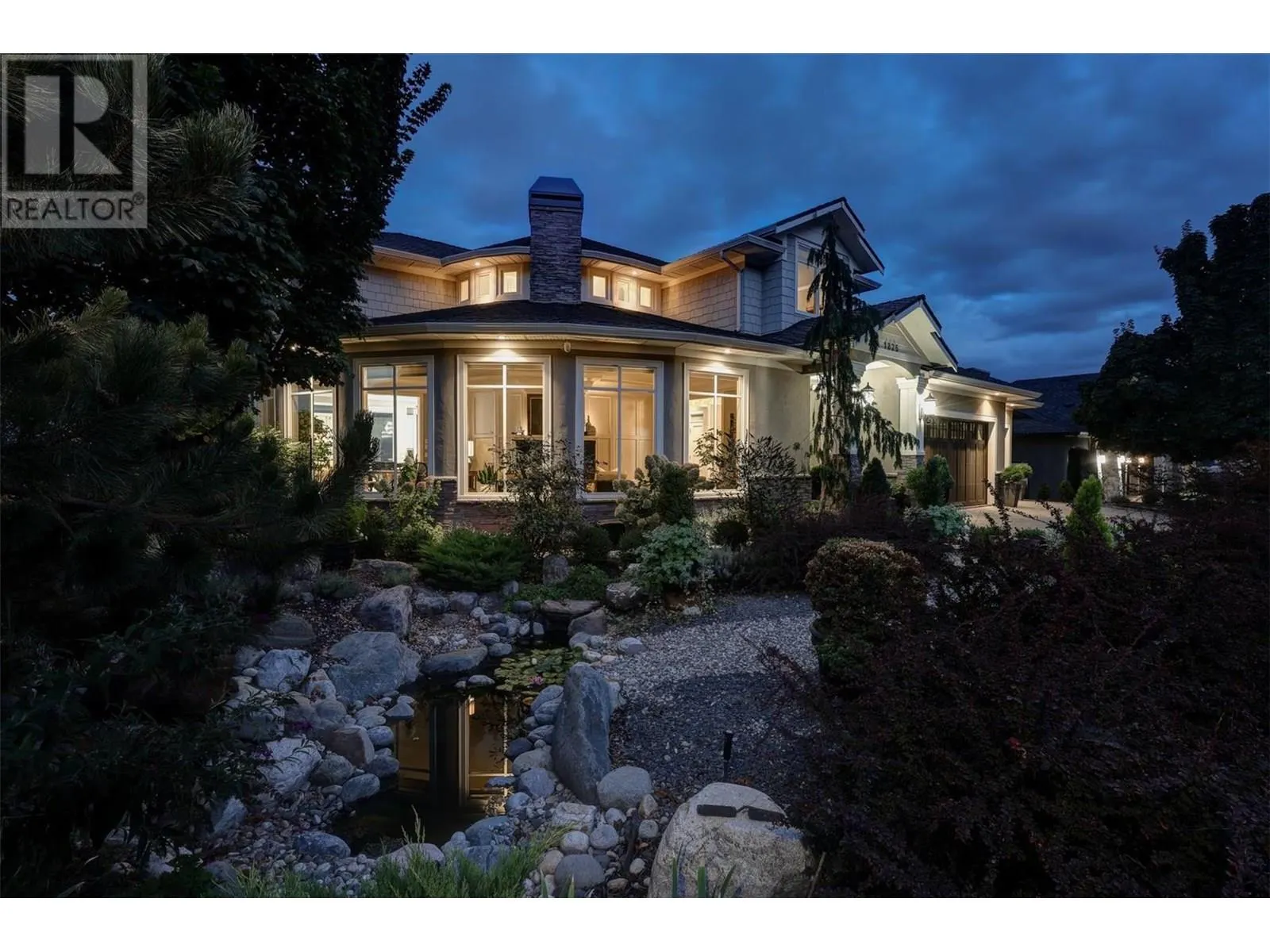 1825 Scott Crescent