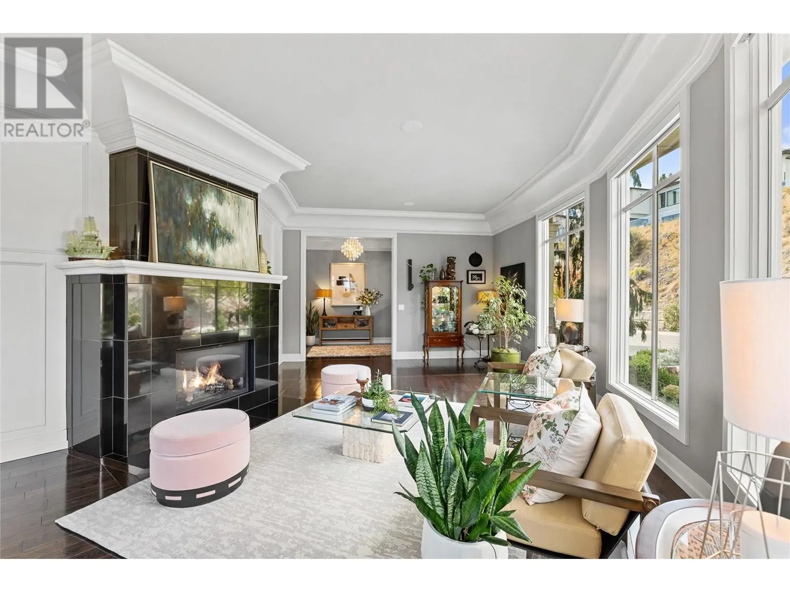 1825 Scott Crescent