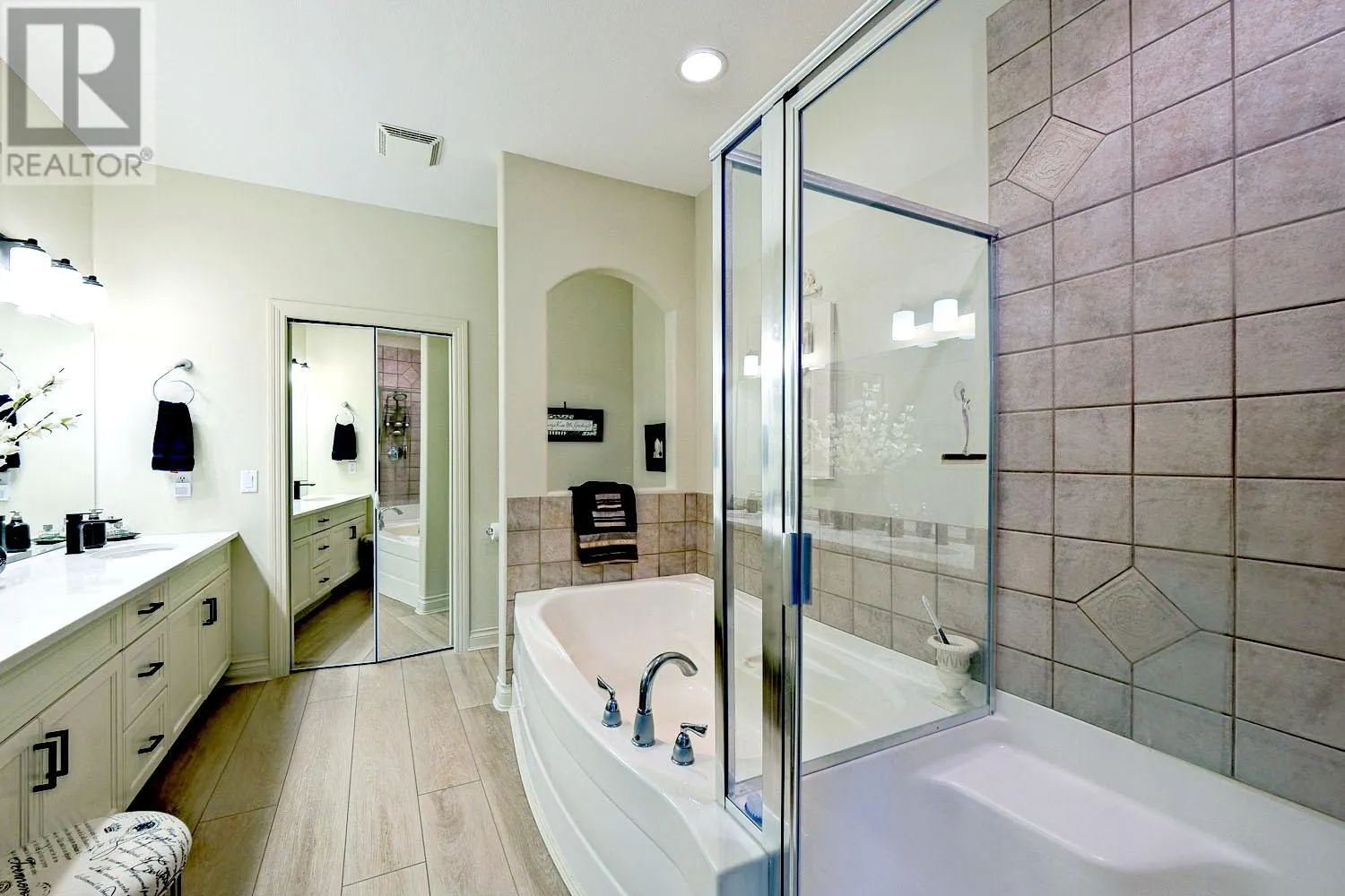 4100 Gallaghers Parkland Drive Unit# 18