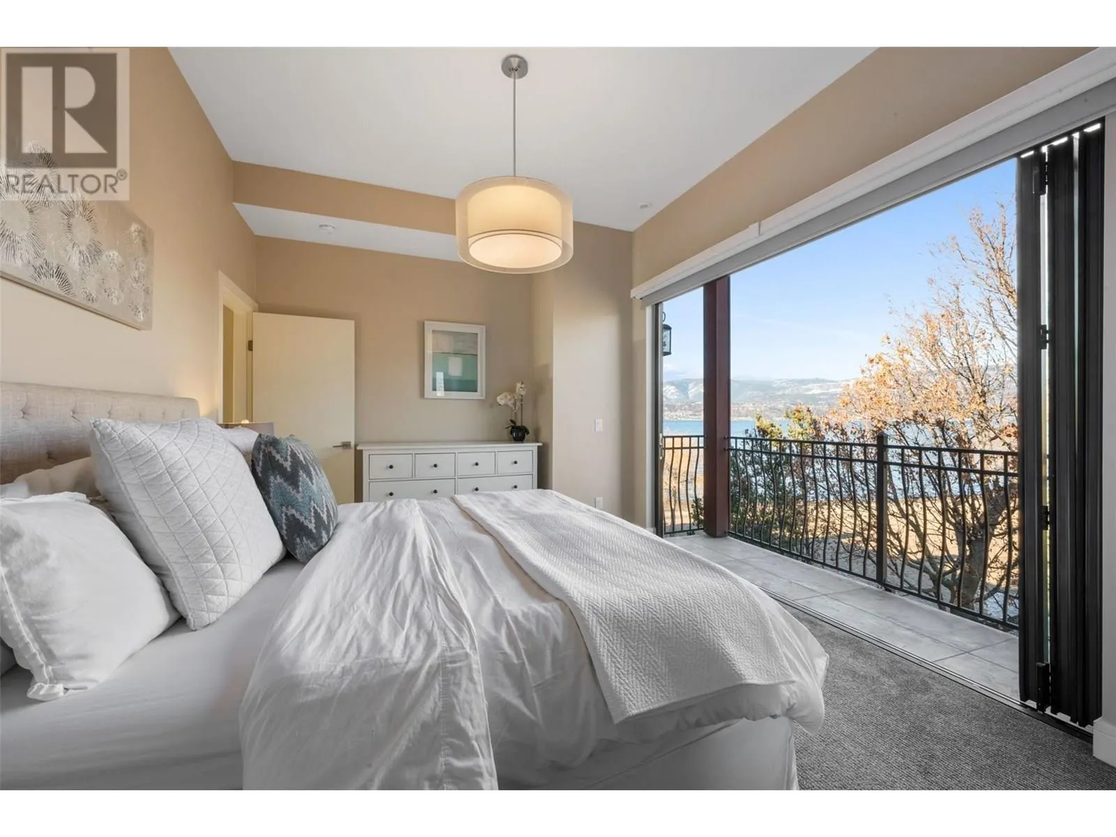 3756 Lakeshore Road Unit# 18