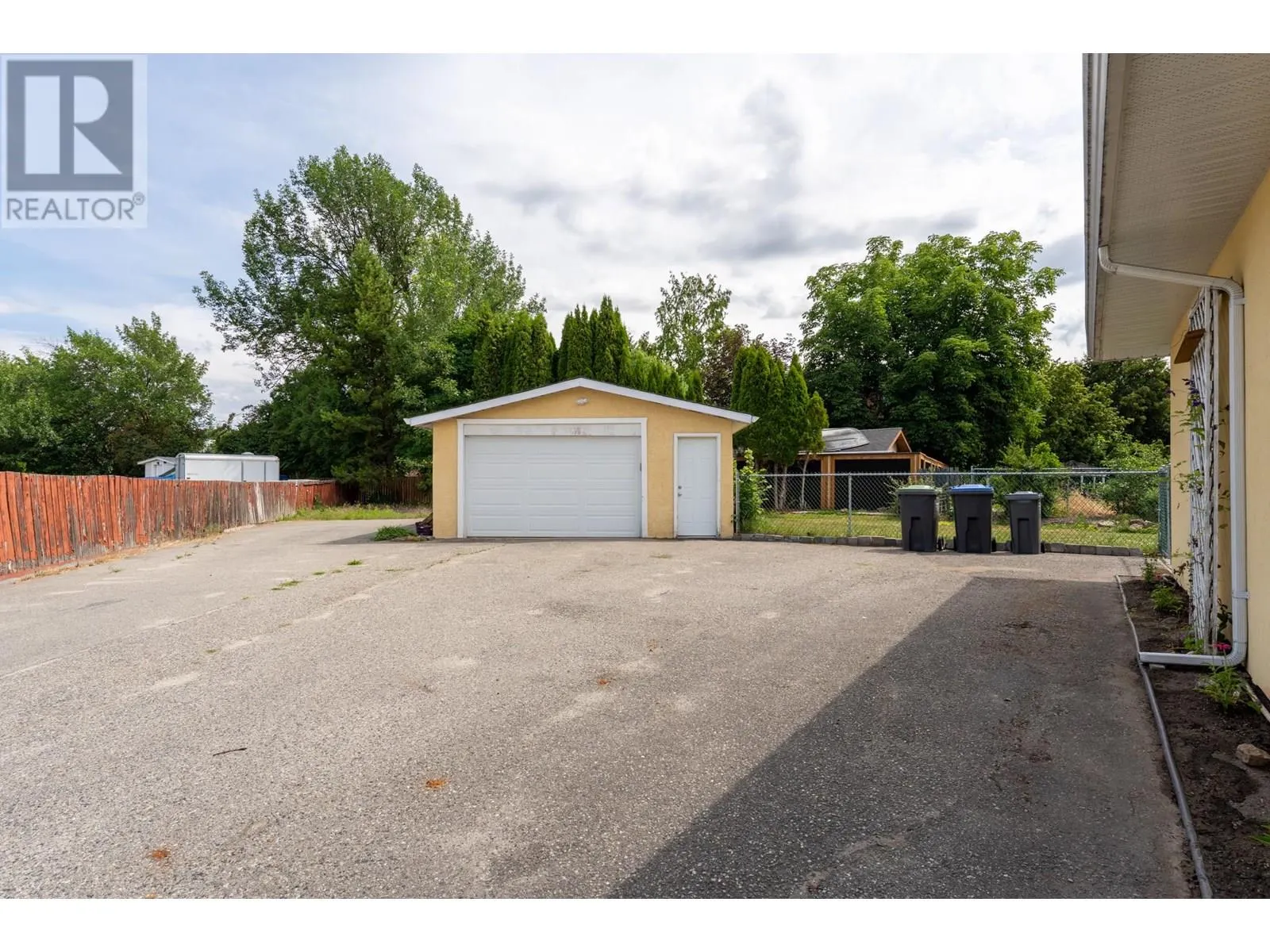 405 Macaden Court