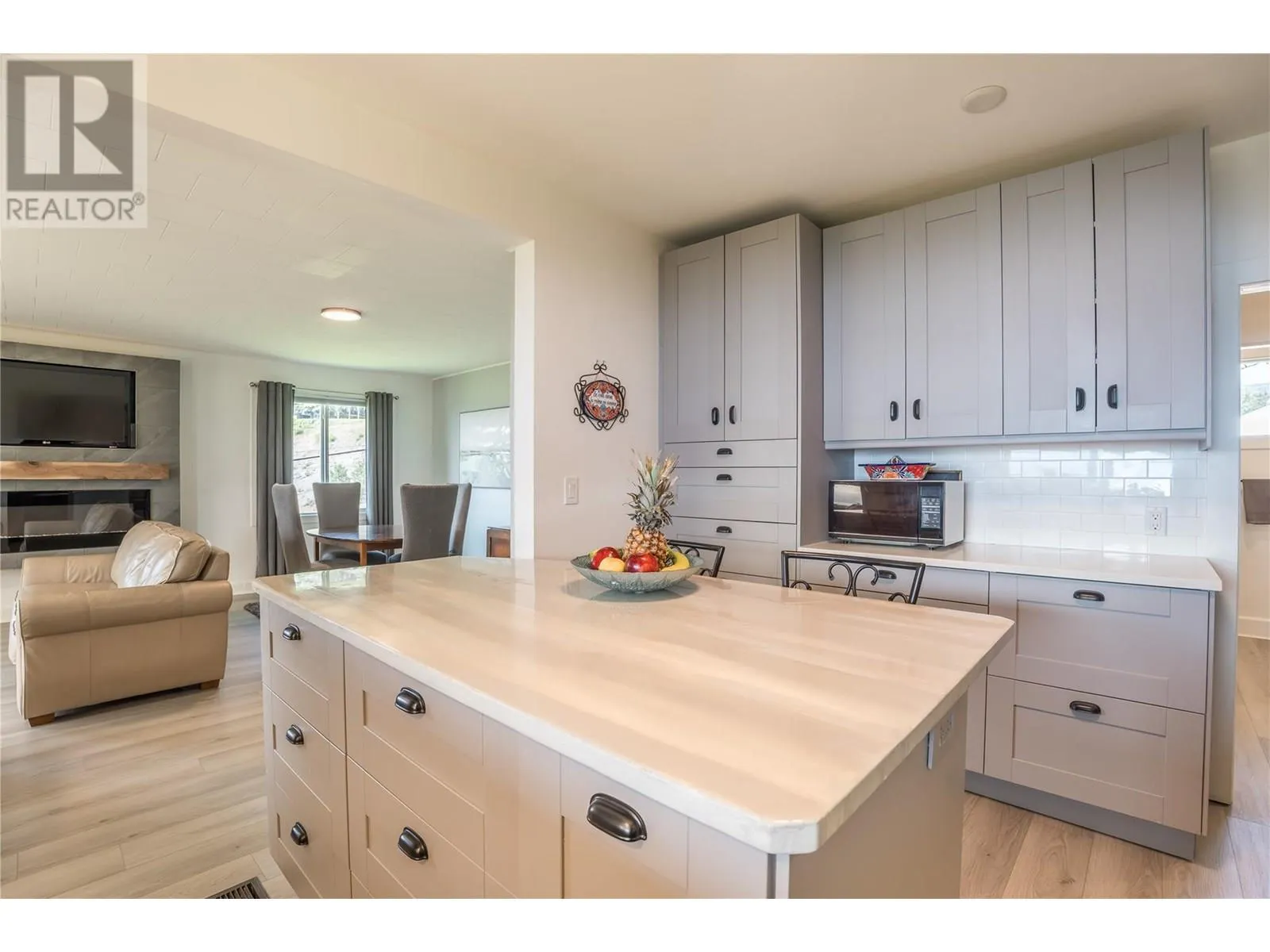 6908 HESPELER Road