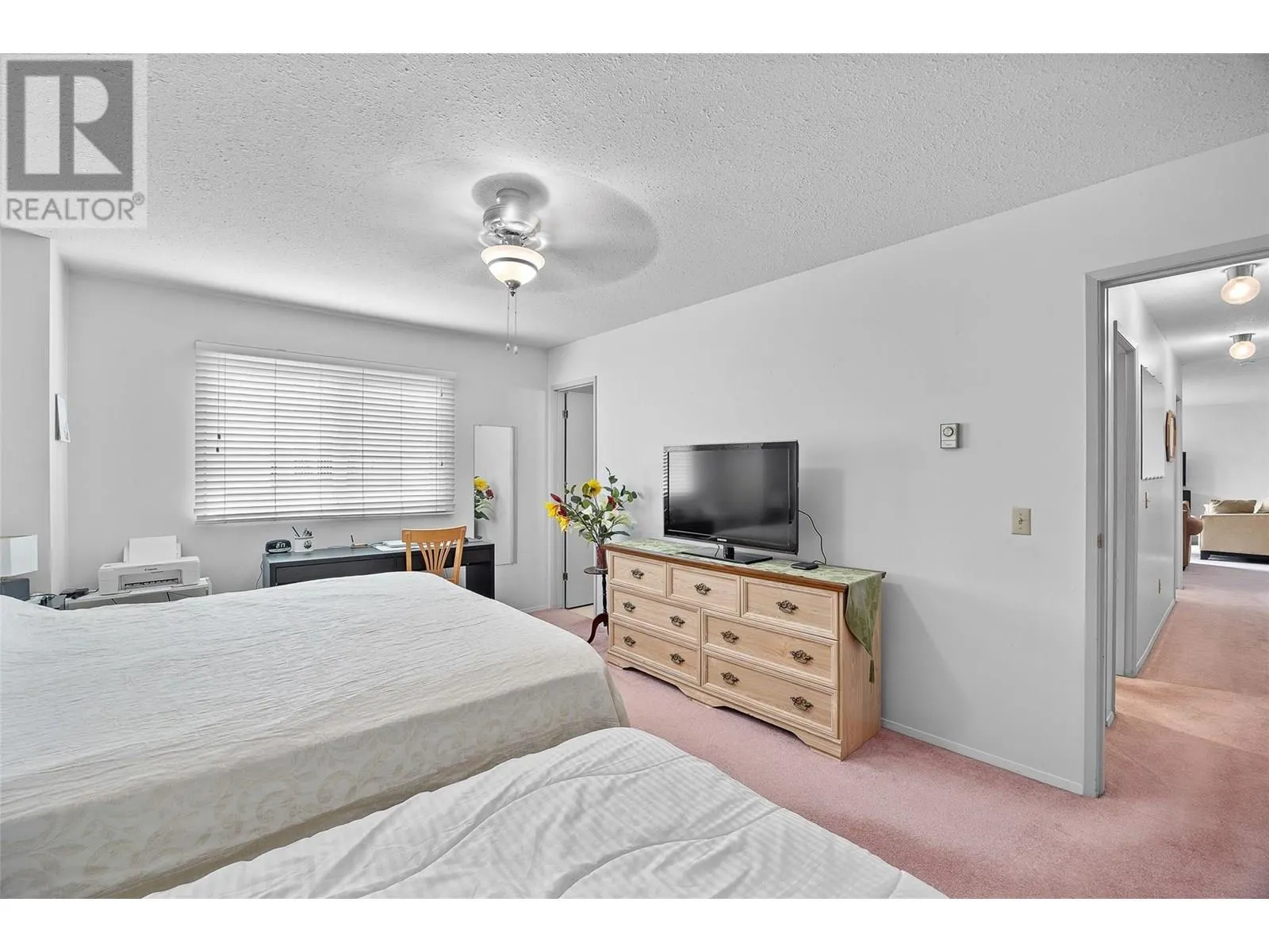 555 Rowcliffe Avenue Unit# 204
