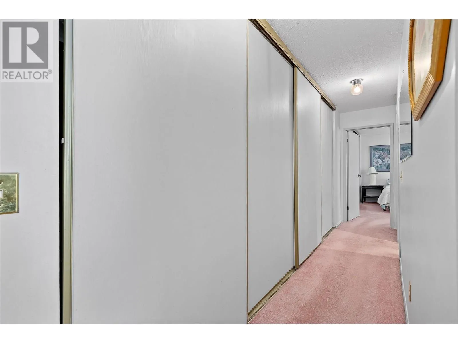 555 Rowcliffe Avenue Unit# 204