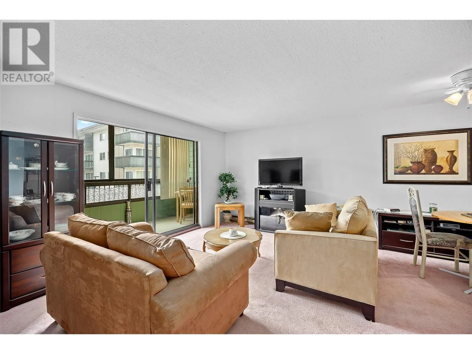 555 Rowcliffe Avenue Unit# 204