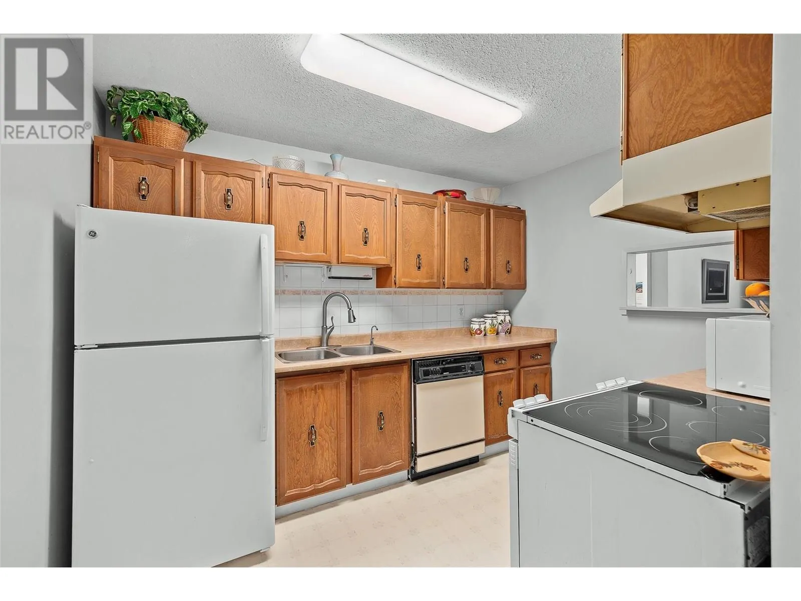 555 Rowcliffe Avenue Unit# 204