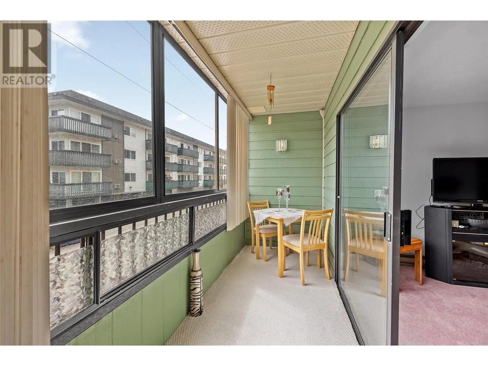 555 Rowcliffe Avenue Unit# 204