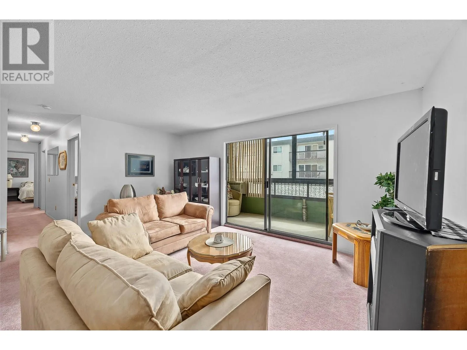555 Rowcliffe Avenue Unit# 204