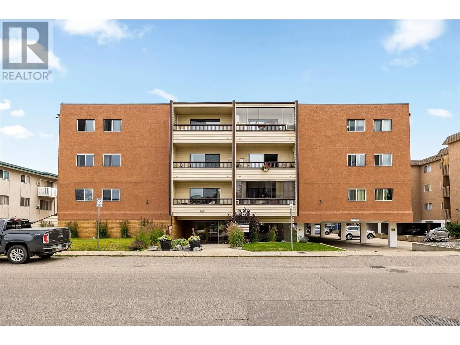555 Rowcliffe Avenue Unit# 204