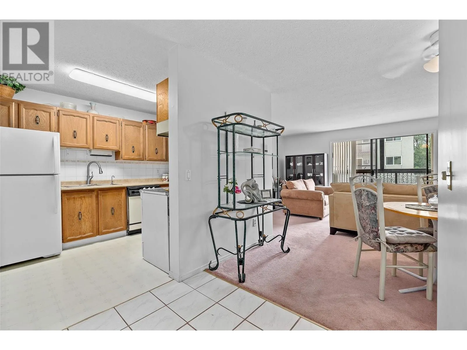 555 Rowcliffe Avenue Unit# 204