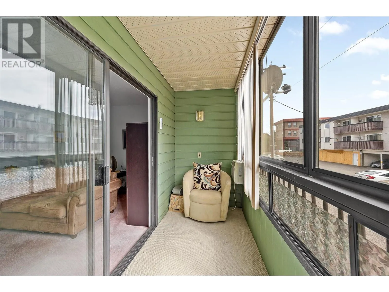 555 Rowcliffe Avenue Unit# 204