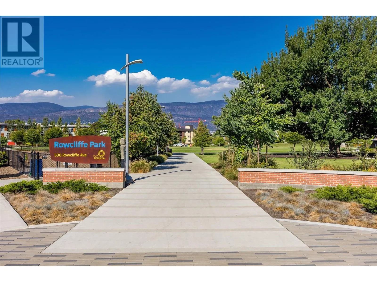 555 Rowcliffe Avenue Unit# 204