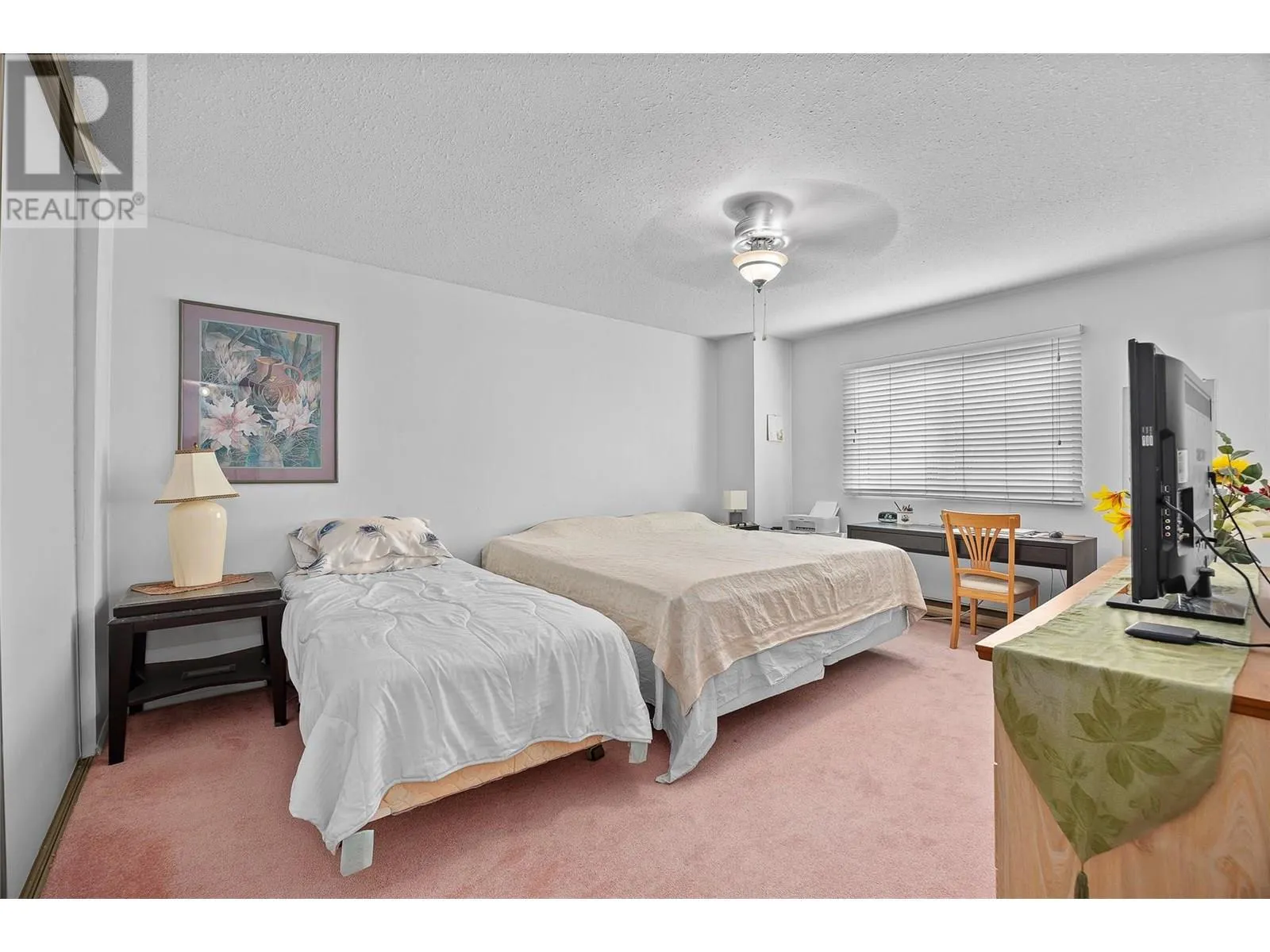 555 Rowcliffe Avenue Unit# 204