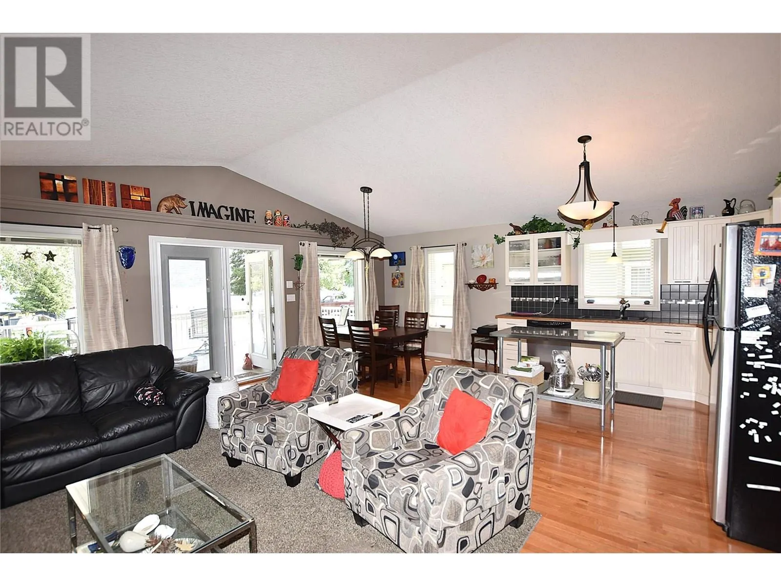 39 Lakeshore Drive