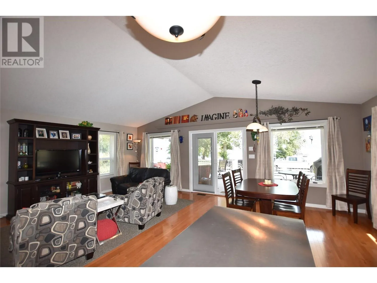 39 Lakeshore Drive