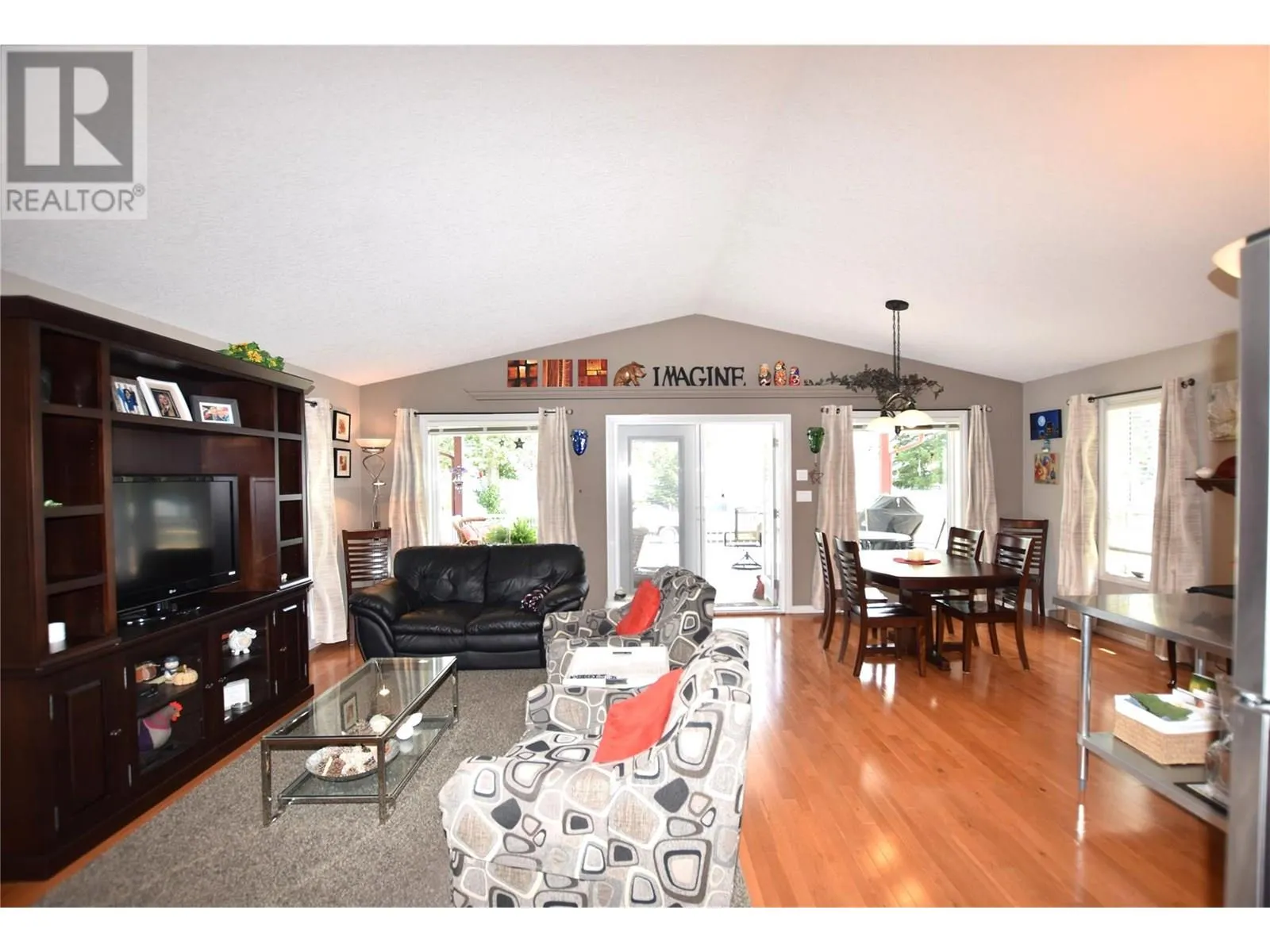 39 Lakeshore Drive