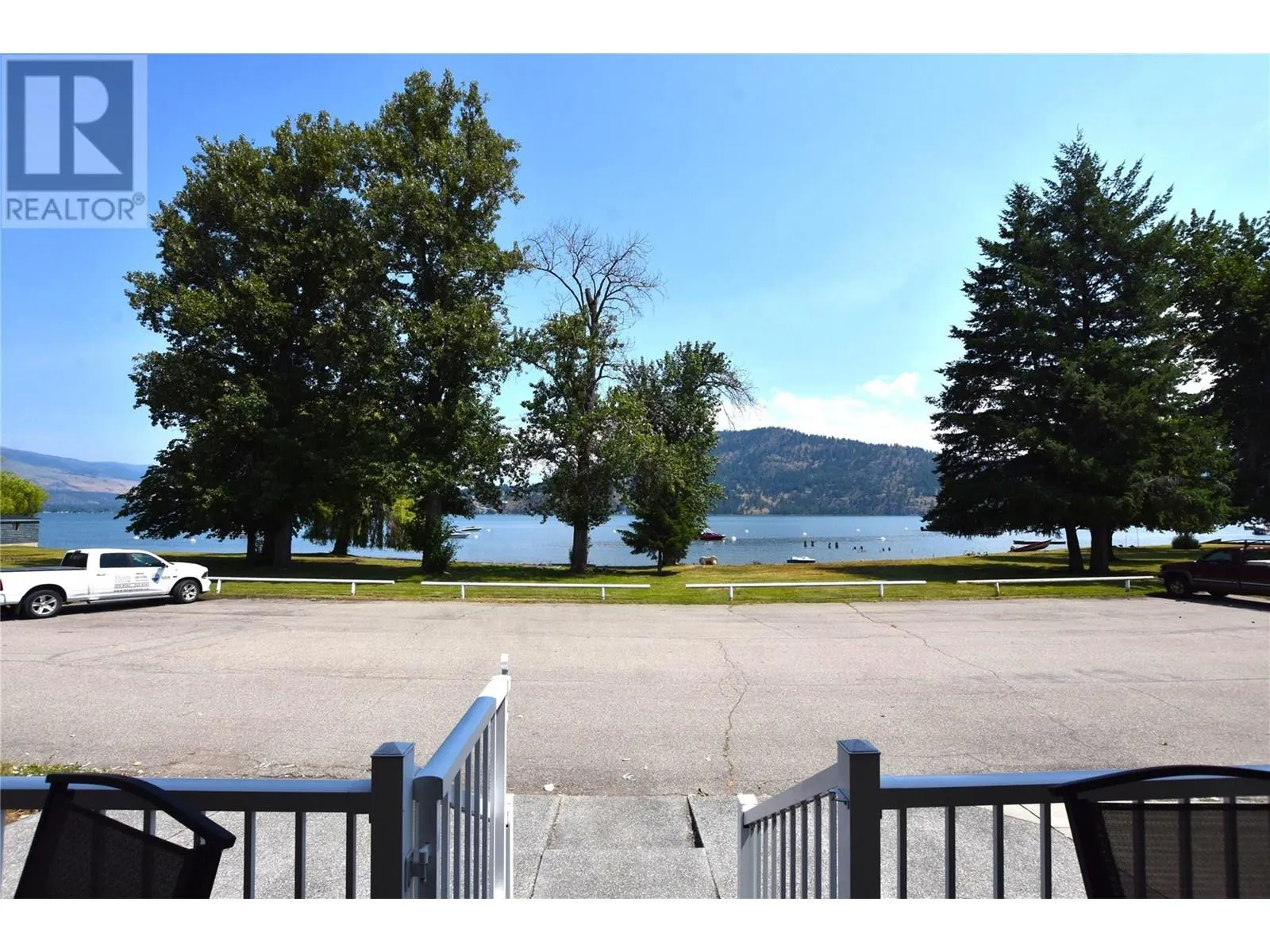 39 Lakeshore Drive