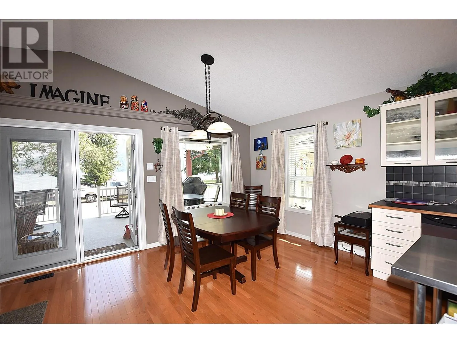 39 Lakeshore Drive