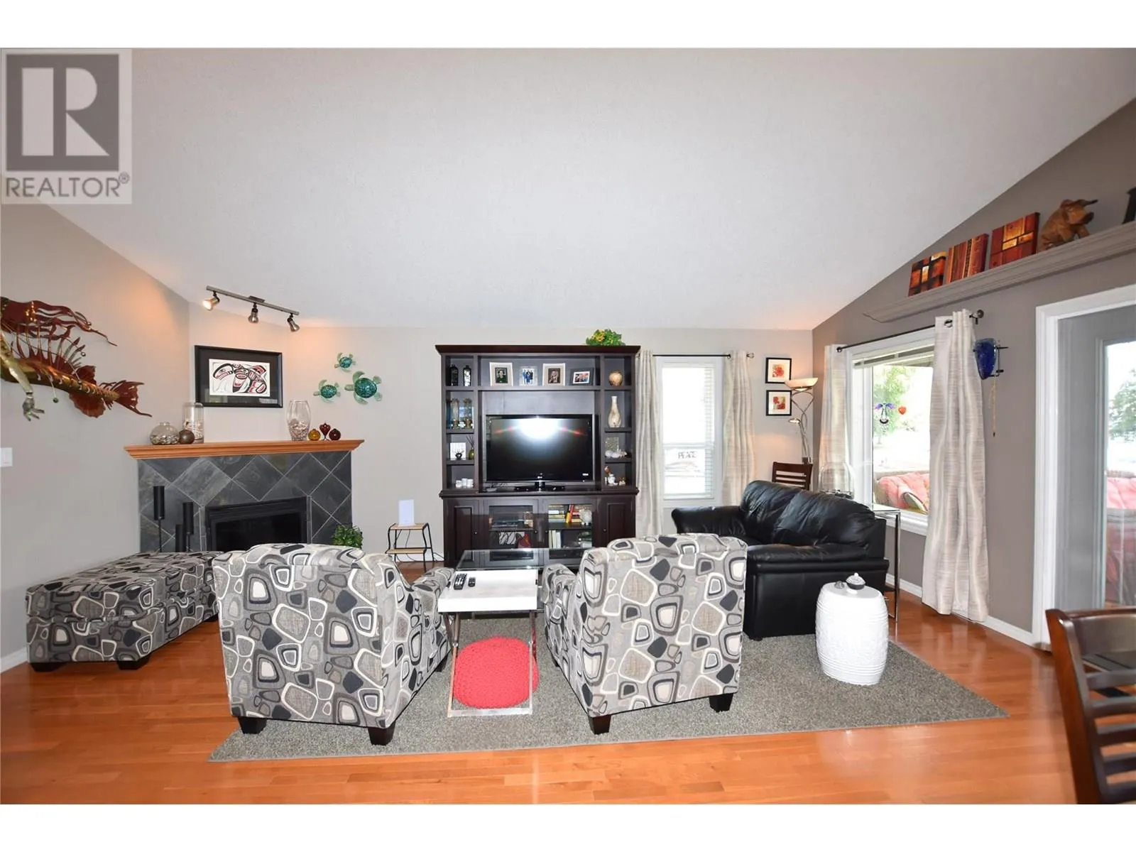 39 Lakeshore Drive