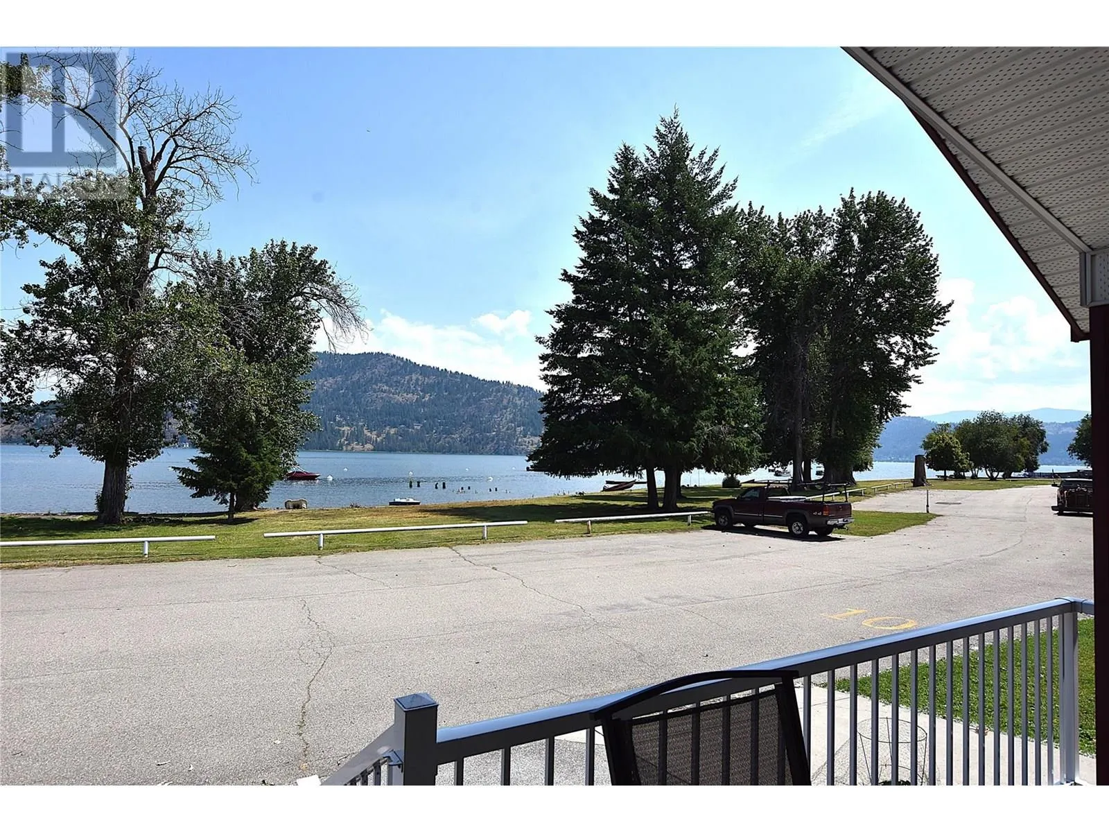 39 Lakeshore Drive
